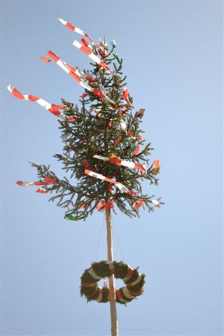 2012 Maibaumaufstellen Stellwerk 1